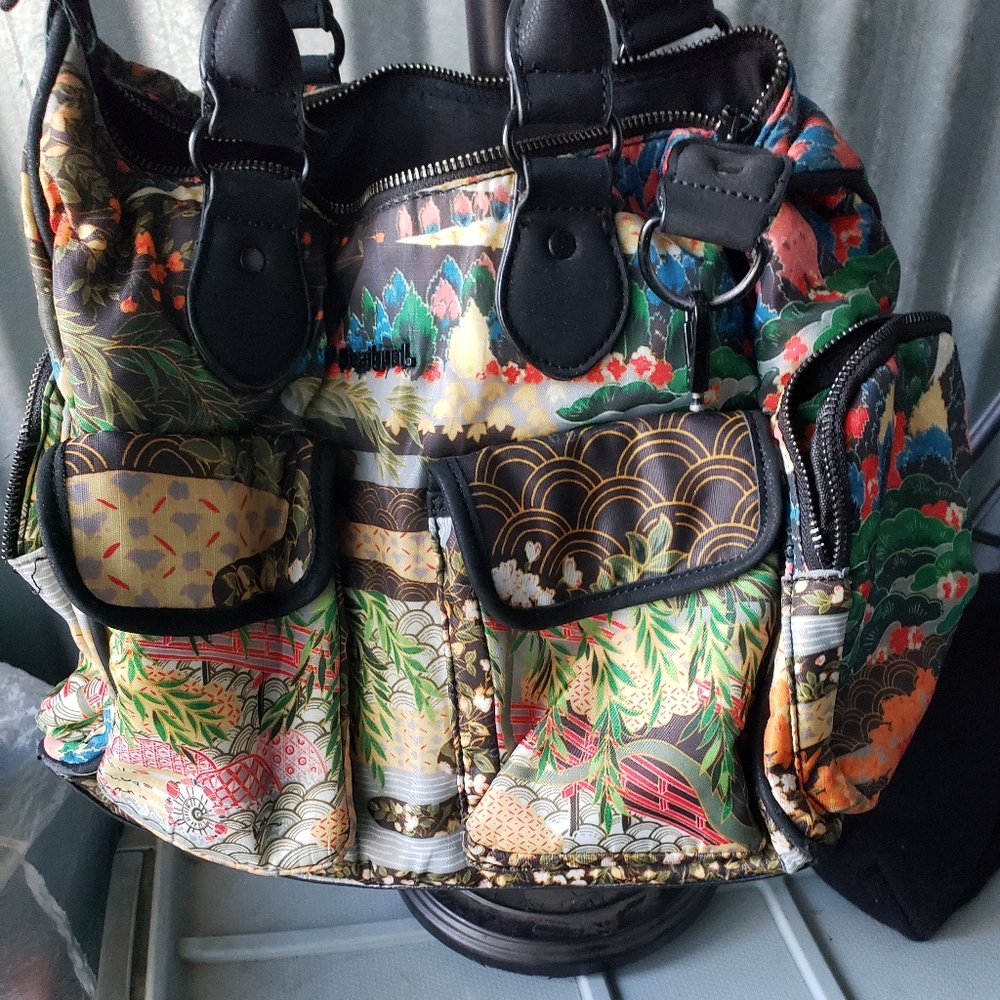 EXPLORER LONDON MEDIUM BAG